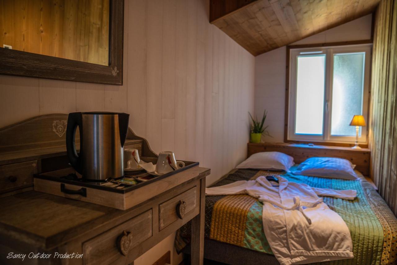 Le Rivalet Hotel Montaigut-le-Blanc  ภายนอก รูปภาพ