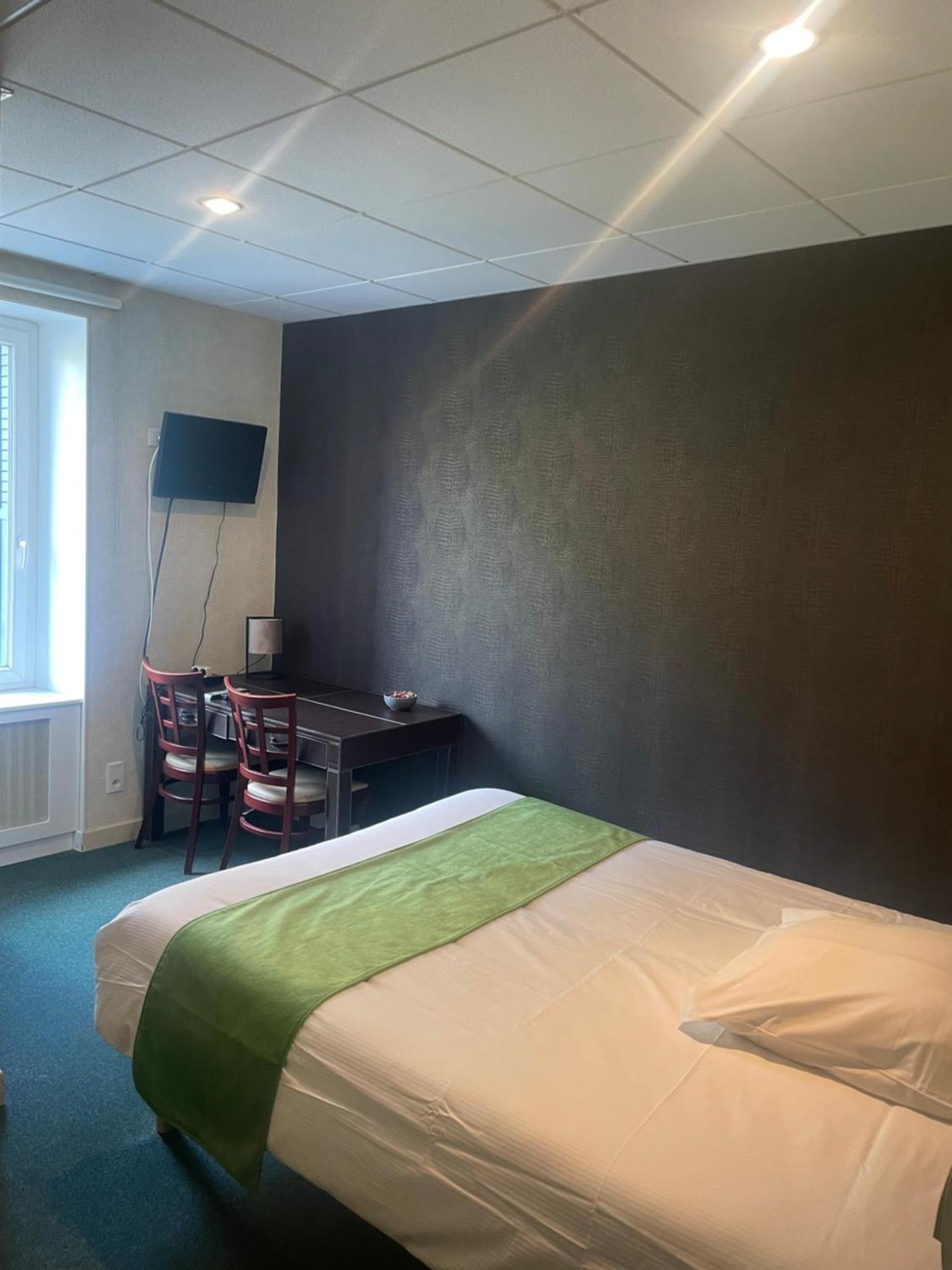 Le Rivalet Hotel Montaigut-le-Blanc  ภายนอก รูปภาพ