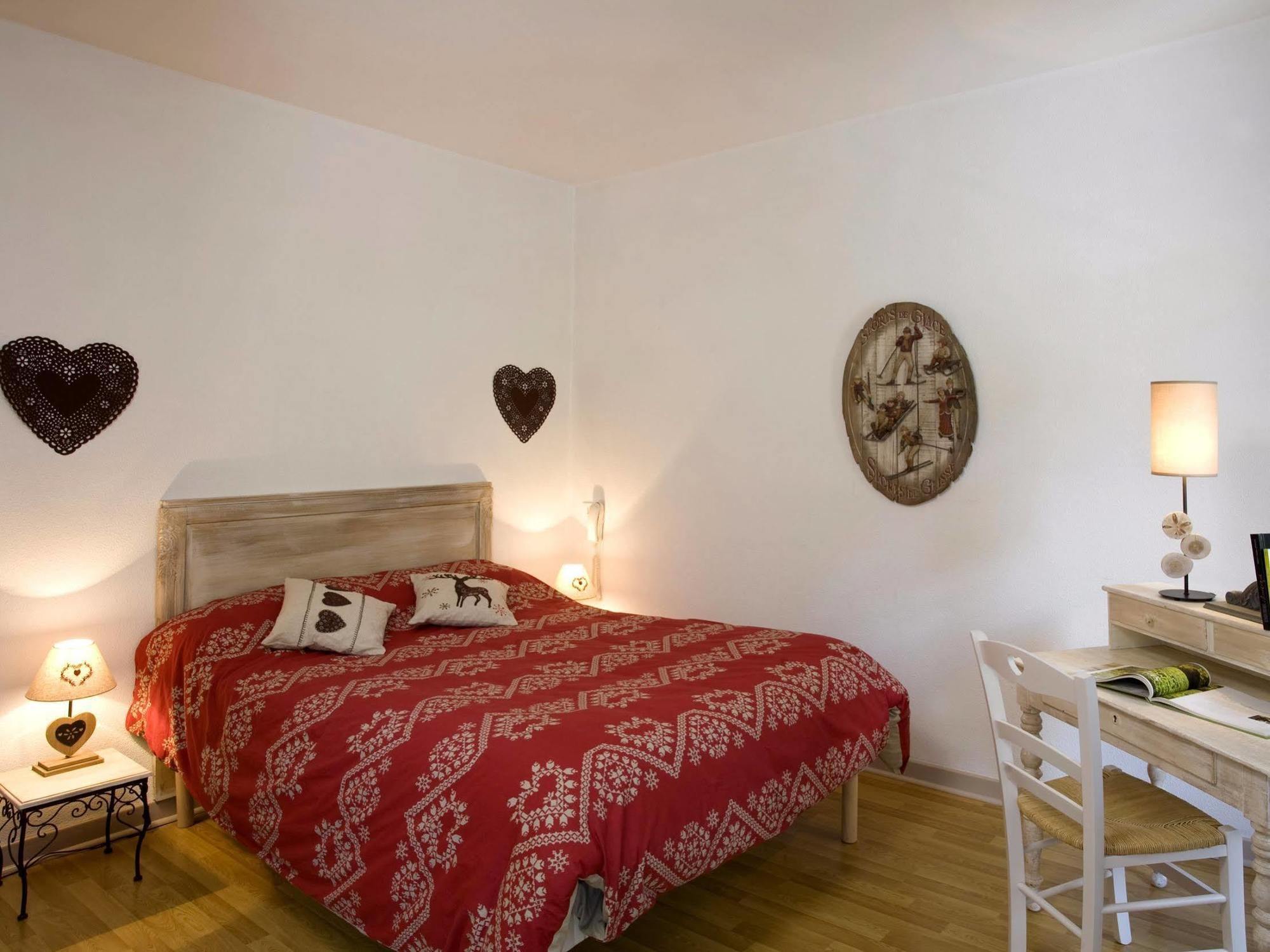 Le Rivalet Hotel Montaigut-le-Blanc  ภายนอก รูปภาพ